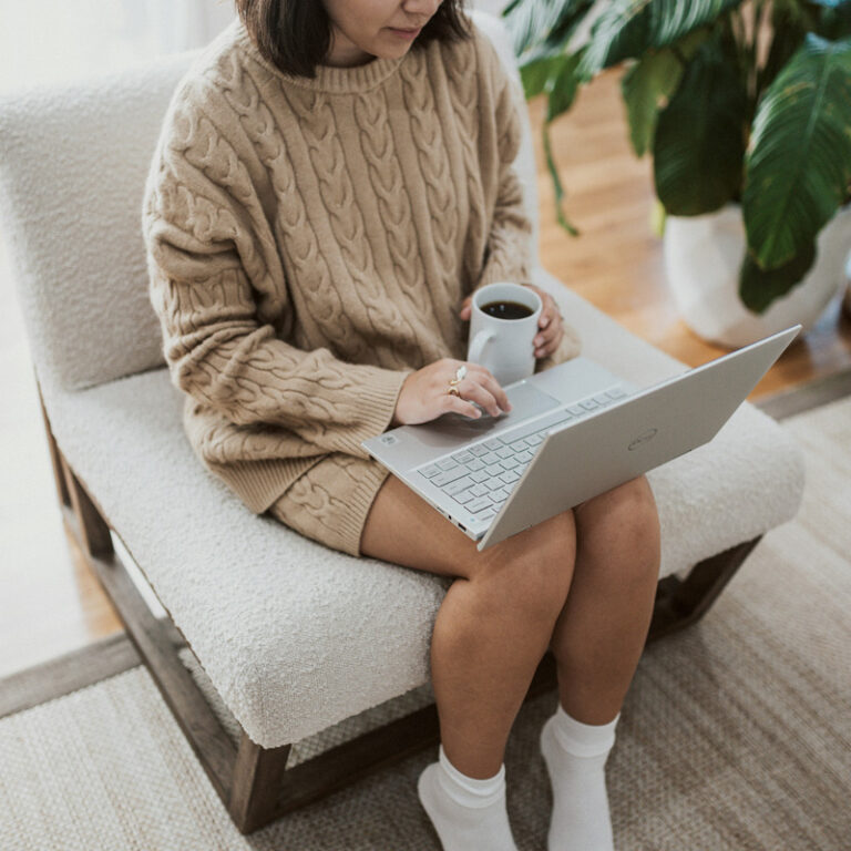 windows-_oEC-JPNl6Y-unsplash